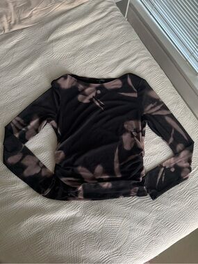 Dynamite Long Sleeve Women's Top - Black and Mauve